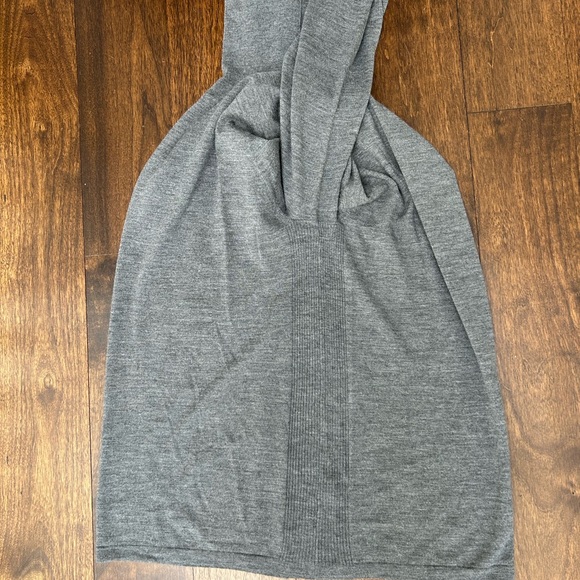 Vince men cashmere blend  turtle neck sweater. Size M. Grey. - Picture 5 of 8